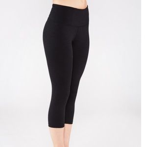 NWT Manduka capri leggings